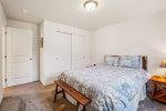 Queen Bedroom at Kenai Retreat